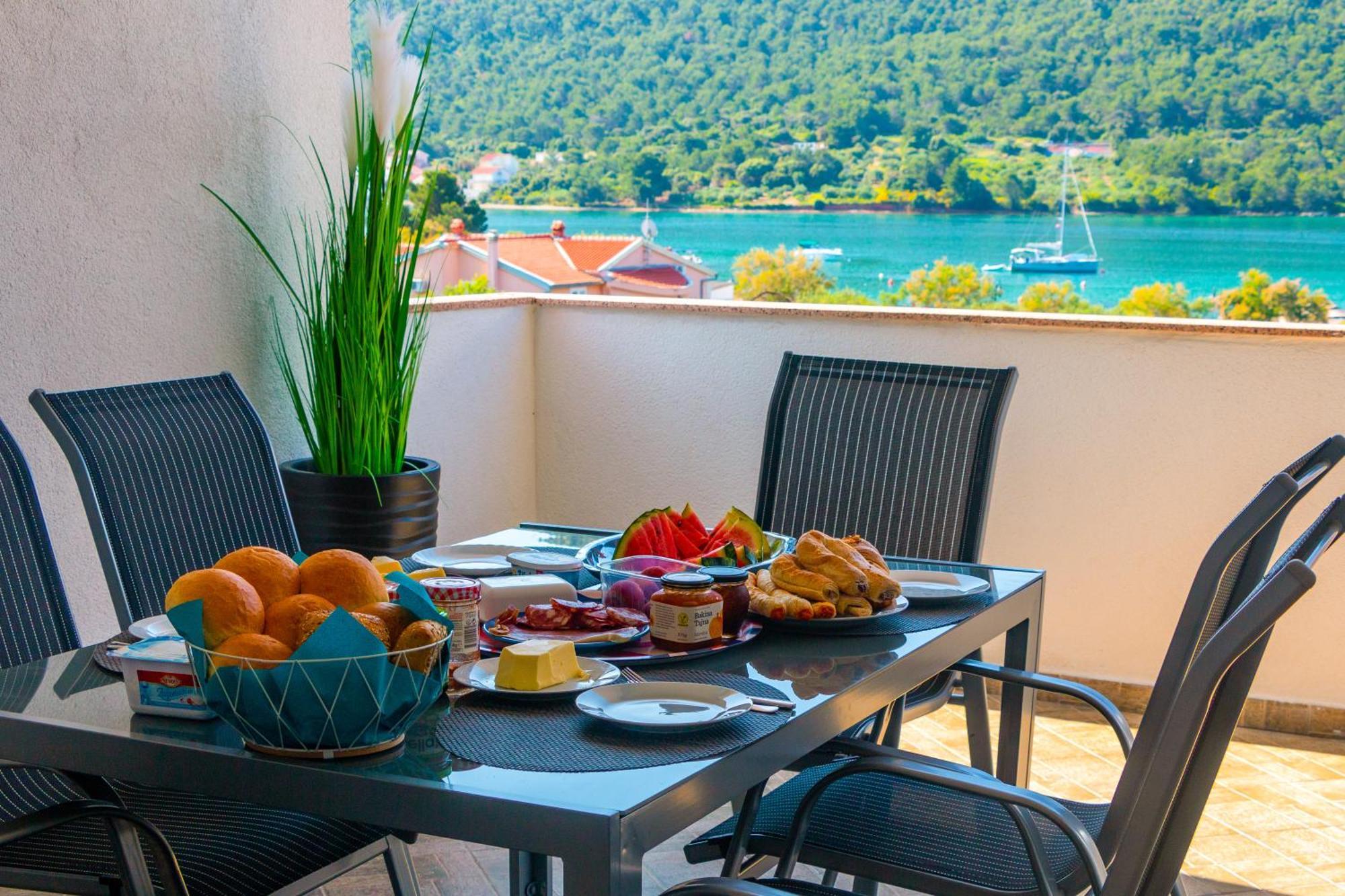 Sea View Apartment Grebastica