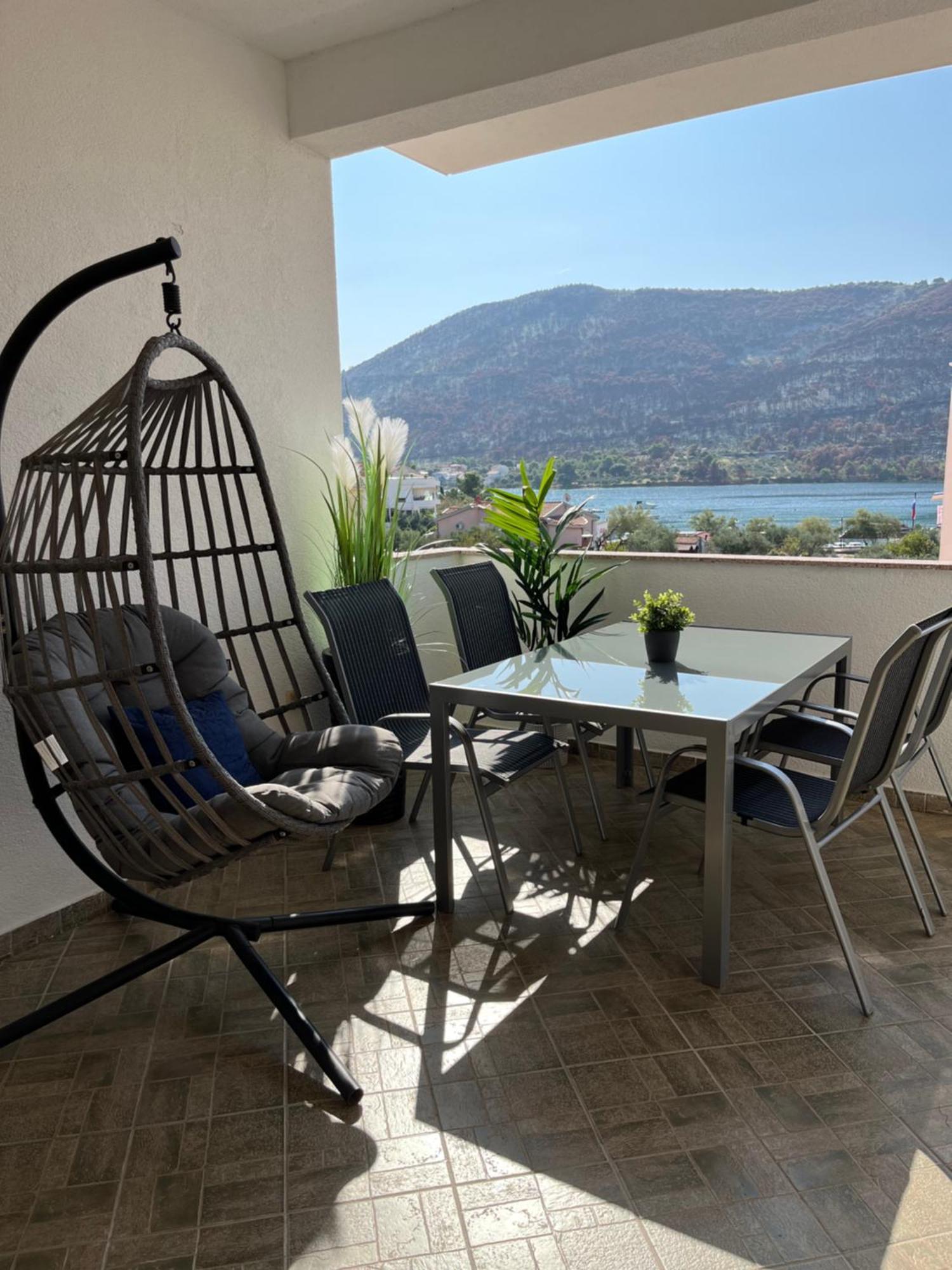 Sea View Apartment Grebastica