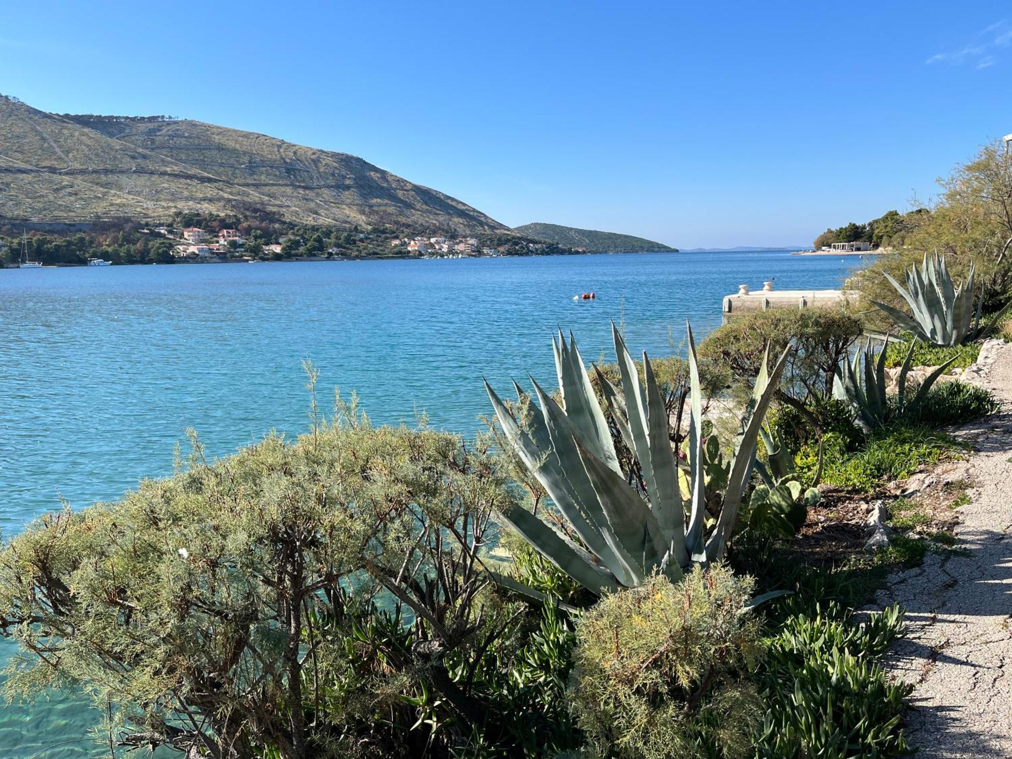 Sea View Apartment Grebastica