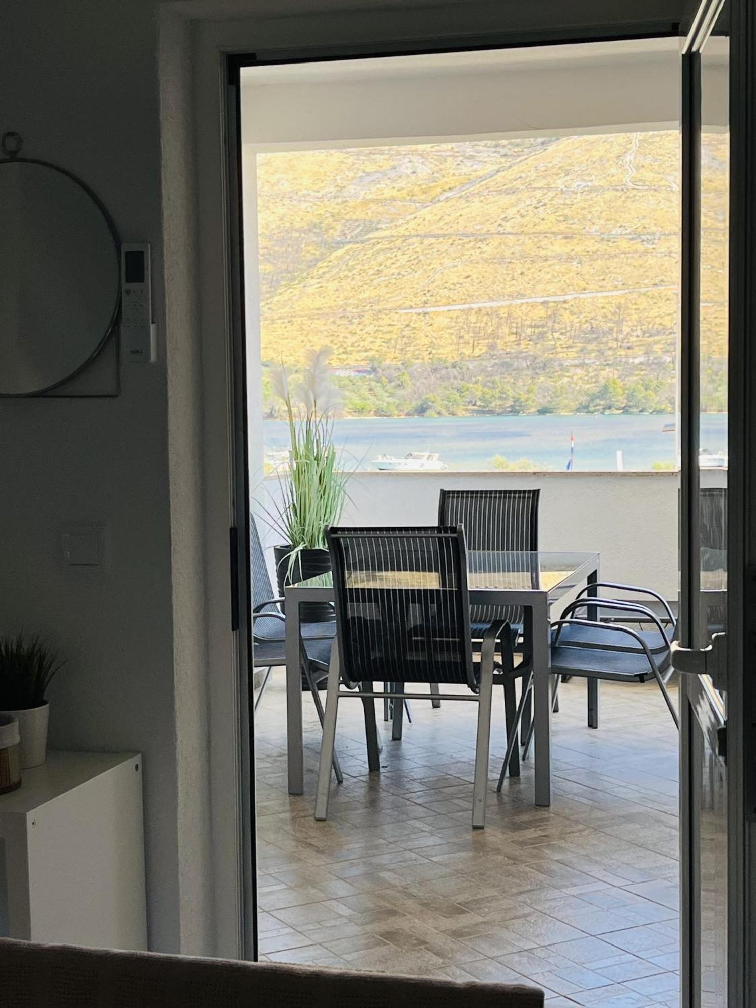 Sea View Apartment *